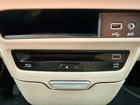 Used 2017 Chrysler Pacifica Touring-L Plus w/ Advanced Safetytec Group FWD image 27