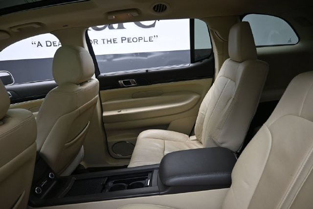 Used 2019 Lincoln MKT AWD image 25