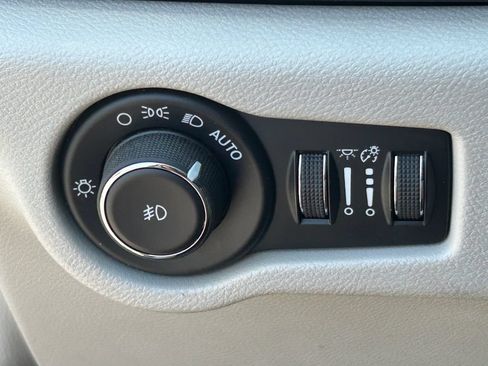 Used 2017 Chrysler Pacifica Touring-L Plus w/ Tire & Wheel Group FWD image 22