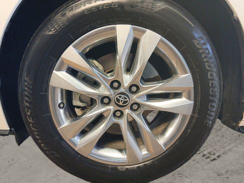 Used 2021 Toyota Sienna Limited image 14