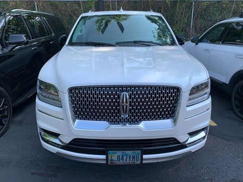 Used 2018 Lincoln Navigator Reserve w/ Technology Package AWD/4WD image 3