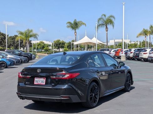 Used 2025 Toyota Camry SE w/ Convenience Package image 5