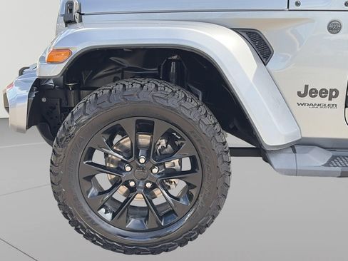 Used 2021 Jeep Wrangler Unlimited Sahara AWD/4WD image 4