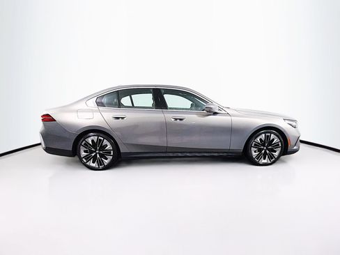 Used 2024 BMW 530i xDrive w/ Premium Package AWD/4WD image 8