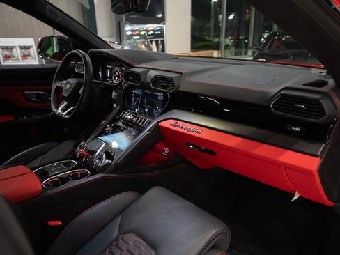 Used 2022 Lamborghini Urus AWD/4WD image 30