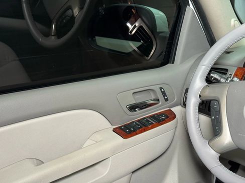 Used 2012 Chevrolet Suburban LT image 30