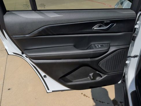 New 2025 Jeep Grand Cherokee L Altitude image 37