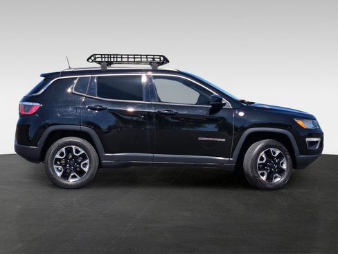 Used 2017 Jeep Compass Trailhawk w/ Leather Interior Group AWD/4WD image 3