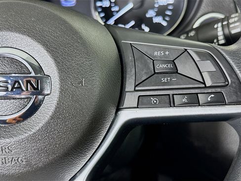 Used 2020 Nissan Rogue Sport SV image 14