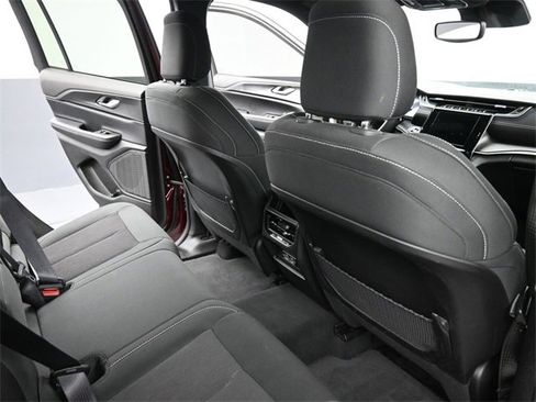 Used 2024 Jeep Grand Cherokee Laredo w/ Trailer Tow Package image 21