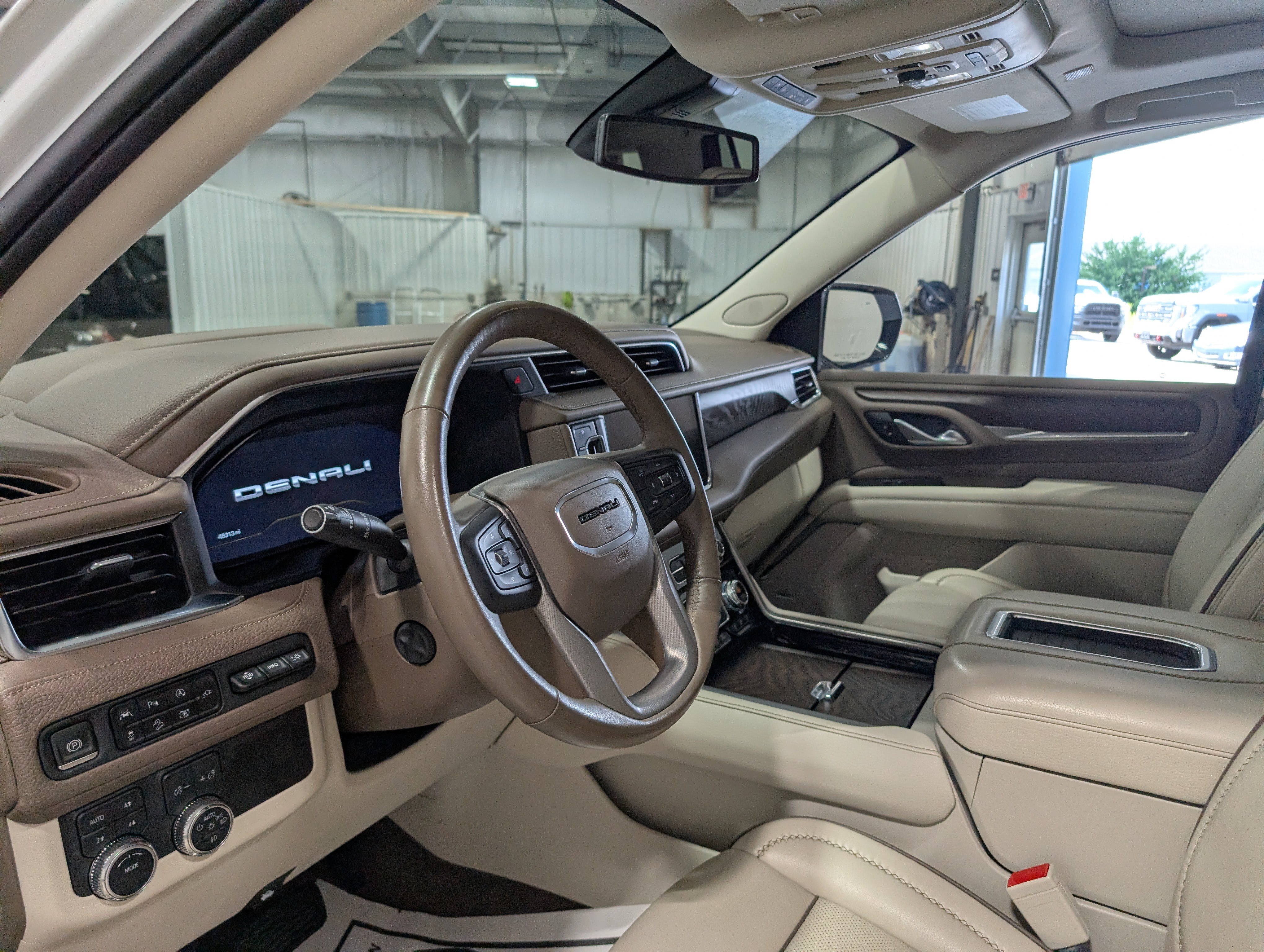 Used 2022 GMC Yukon Denali AWD/4WD image 15