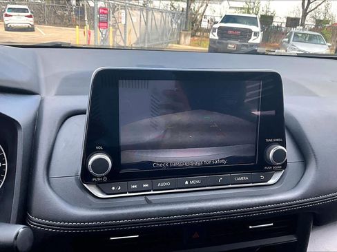 Certified 2024 Nissan Rogue SV image 26