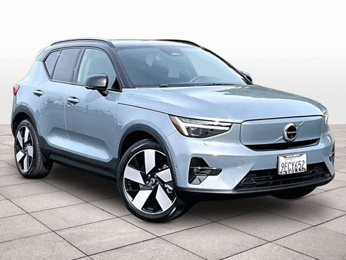 Used 2023 Volvo XC40 Recharge Ultimate AWD/4WD image 2