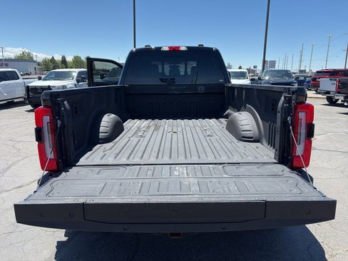 Used 2023 Ford F450 Platinum w/ FX4 Off-Road Package AWD/4WD image 28