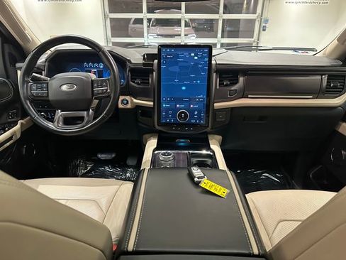 Used 2022 Ford Expedition Platinum image 11