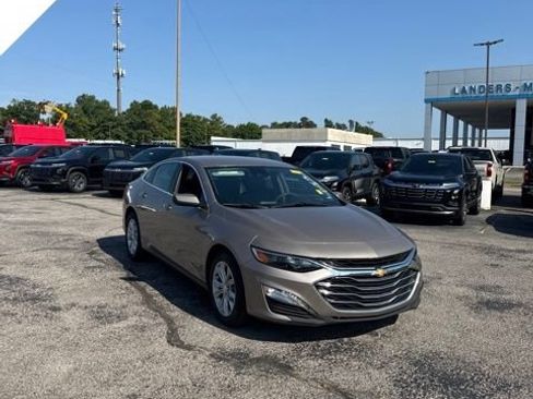 Used 2025 Chevrolet Malibu LT FWD image 3
