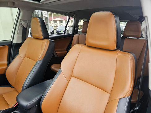 Used 2018 Toyota RAV4 Limited w/ Advanced Technology Package image 21