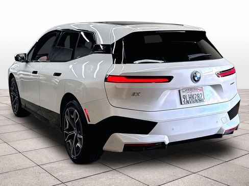 Used 2024 BMW iX xDrive50 w/ Premium Package AWD/4WD image 13