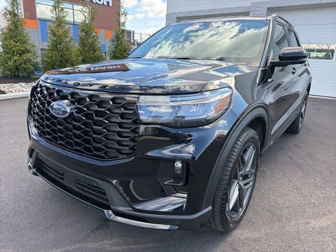 Certified 2025 Ford Explorer ST-Line w/ ST-Line Street Pack image 1