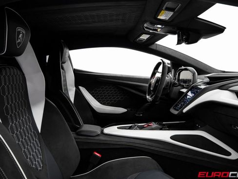 Used 2024 Lamborghini Revuelto image 46