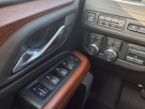 Used 2024 GMC Yukon XL Denali Ultimate AWD/4WD image 19
