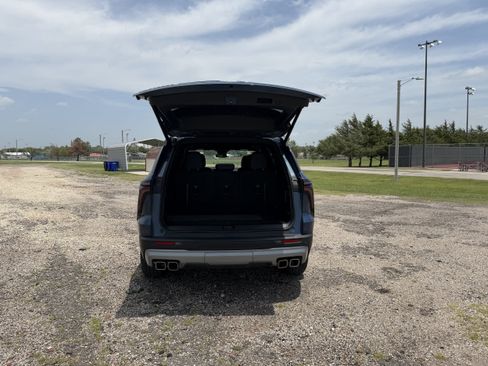 Used 2025 Chevrolet Traverse LT AWD/4WD image 5