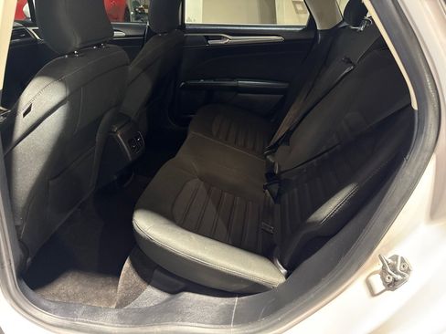 Used 2018 Ford Fusion SE w/ Fusion SE Technology Package FWD image 6
