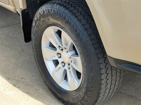 Used 2023 Chevrolet Colorado W/T image 7