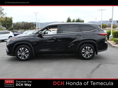 Used 2021 Toyota Highlander XLE FWD image 4