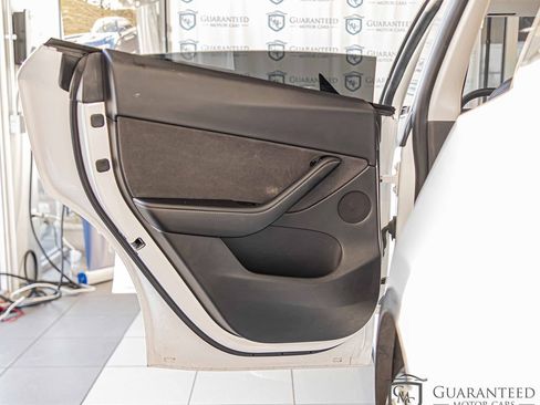 Used 2020 Tesla Model Y Long Range image 31