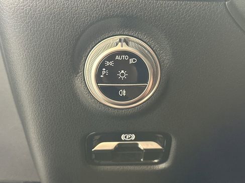 Used 2024 Mercedes-Benz C 300 C 300 image 8