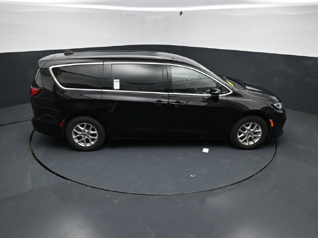Used 2024 Chrysler Pacifica Touring-L FWD image 42