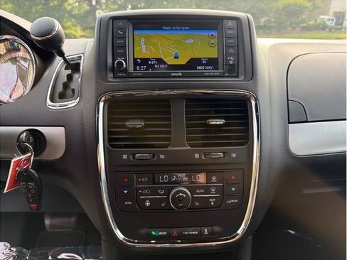 Used 2018 Dodge Grand Caravan GT FWD image 18