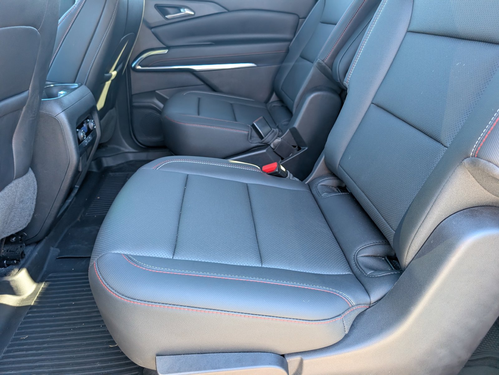 Used 2024 Chevrolet Traverse Z71 w/ LPO, Floor Liner Package AWD/4WD image 7