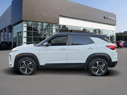 Used 2023 Chevrolet TrailBlazer RS w/ Sun and Liftgate Package image 3