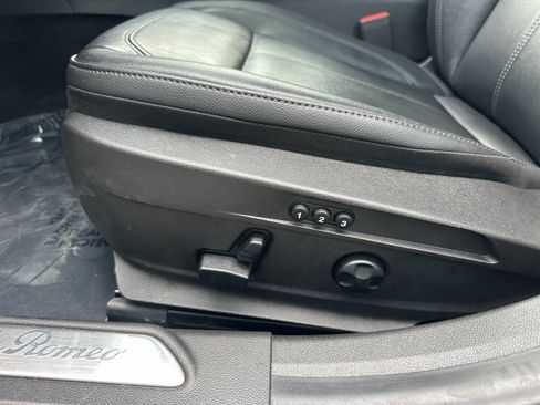 Used 2022 Alfa Romeo Giulia Ti RWD image 12