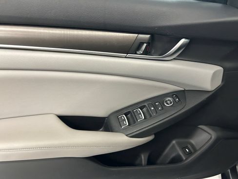 Used 2018 Honda Accord LX image 29