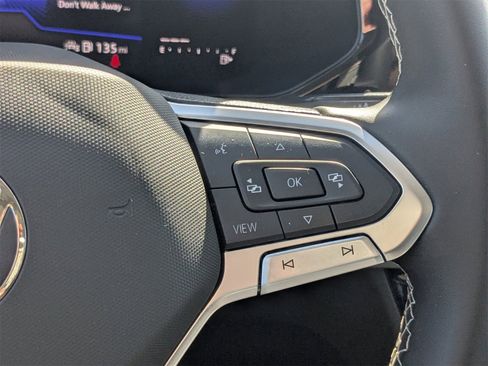 Used 2022 Volkswagen Taos SE image 28