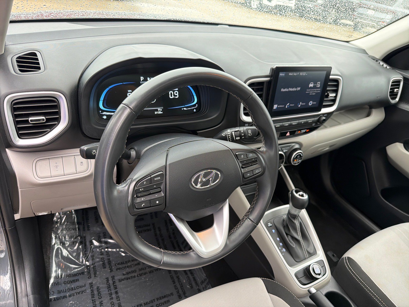 Used 2025 Hyundai Venue SEL FWD image 13