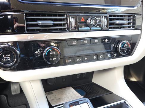 Certified 2026 Nissan Pathfinder SL AWD/4WD image 21