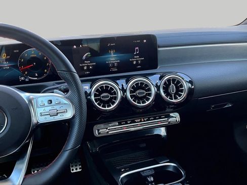 Used 2022 Mercedes-Benz CLA 250 image 7