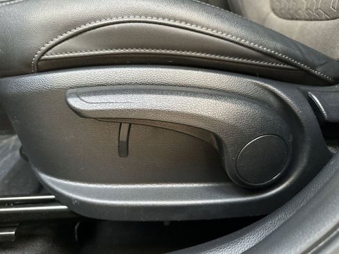 Used 2025 Kia Seltos S image 14