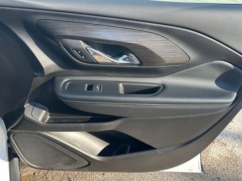 Used 2024 GMC Terrain SLT image 41