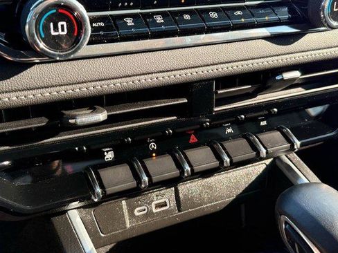 Used 2024 Chevrolet Colorado LT w/ LT Convenience Package II image 20