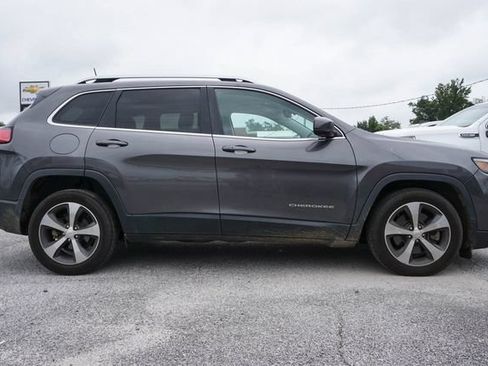 Used 2019 Jeep Cherokee Limited FWD image 3