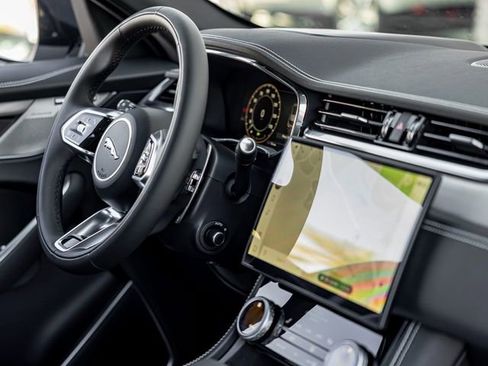 New 2026 Jaguar F-PACE R-Dynamic S image 30