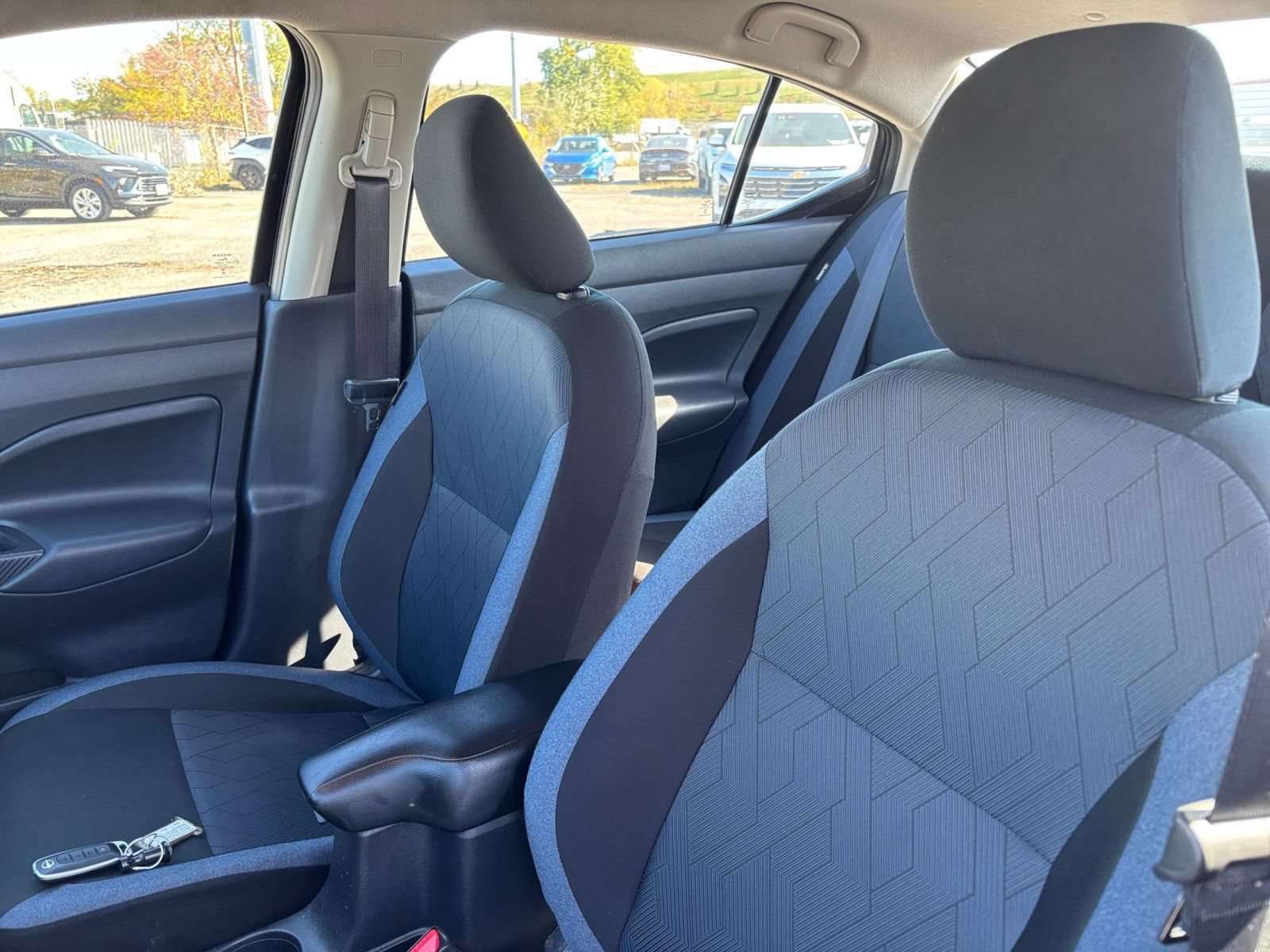 Used 2025 Nissan Versa SV FWD image 31