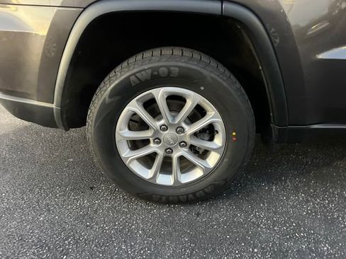 Used 2021 Jeep Grand Cherokee Laredo image 13