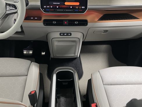 New 2025 Volkswagen ID. Buzz 1st Edition AWD/4WD image 17