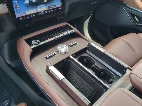 New 2026 Lincoln Navigator L Reserve AWD/4WD image 20